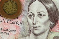 Peníze stresují dvě třetiny Čechů. Kvůli nejistotě odkládají finanční rozhodnutí. Nejčastěji přípravu na stáří